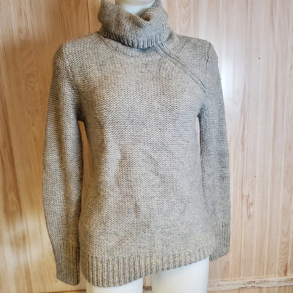 Banana Republic Women's Chunky Knit Wool Italian Yarn Gray Boat Neck Sweater S - Picture 1 of 5